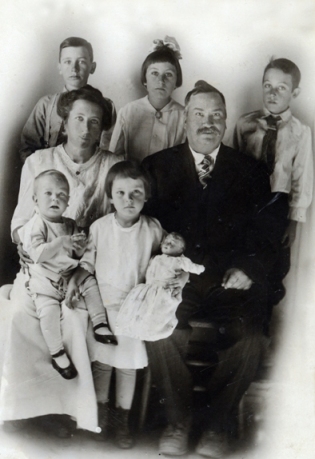 The Joseph & Armelda Damron Family 1924